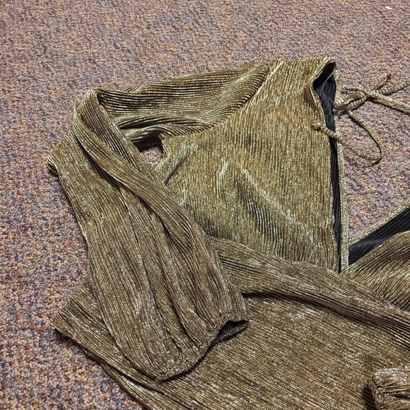 NWT Fashion Nova Size 2X Gold Top Plunging Neckline - Picture 6 of 7